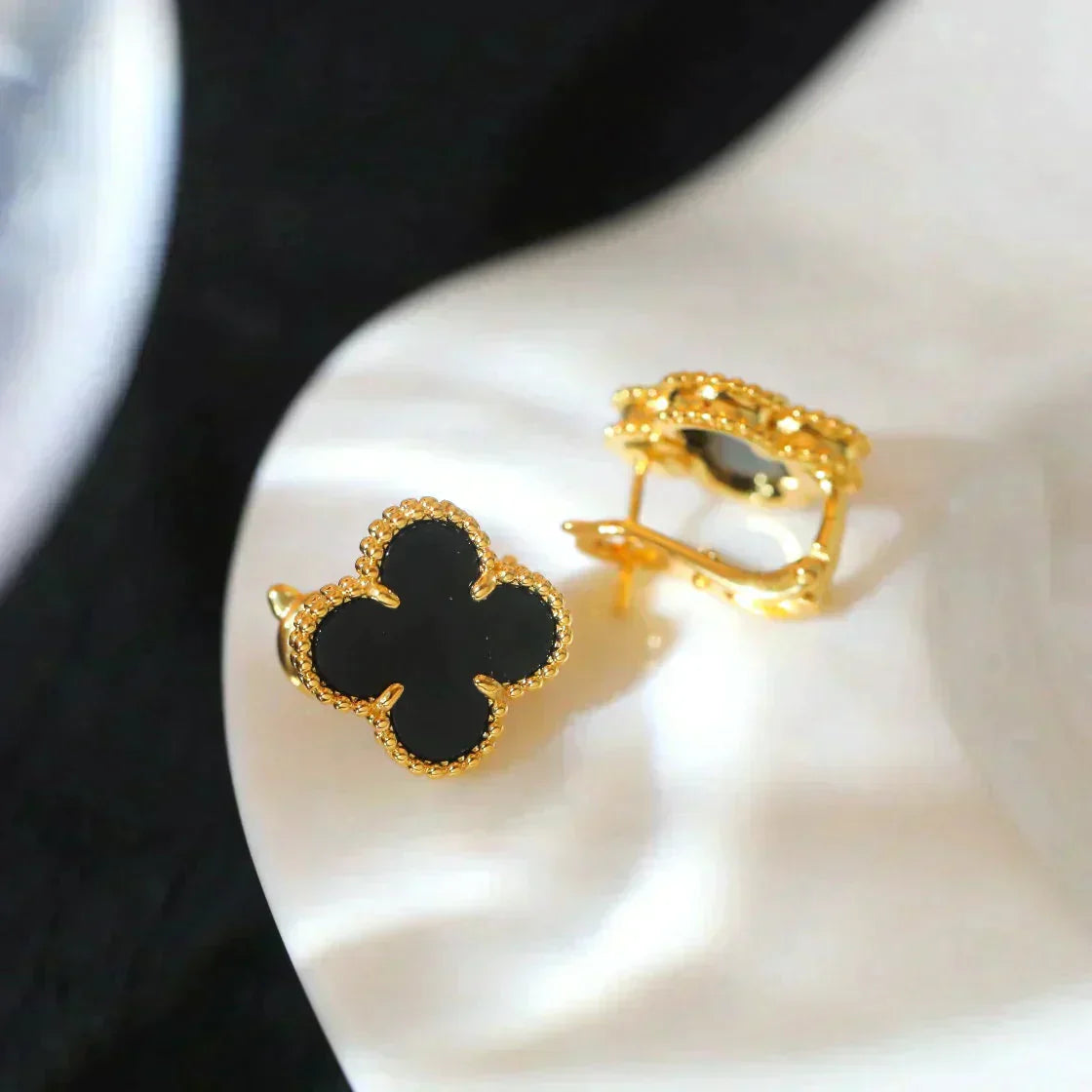 [AURORA]CLOVER MEDIUM 1 MOTIFS  ONYX STUD EARRINGS