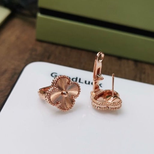[AURORA]CLOVER MEDIUM STUD EARRINGS