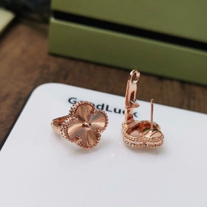 [AURORA]CLOVER MEDIUM STUD EARRINGS