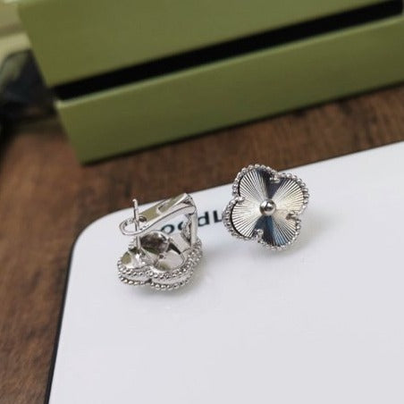 [AURORA]CLOVER MEDIUM STUD EARRINGS
