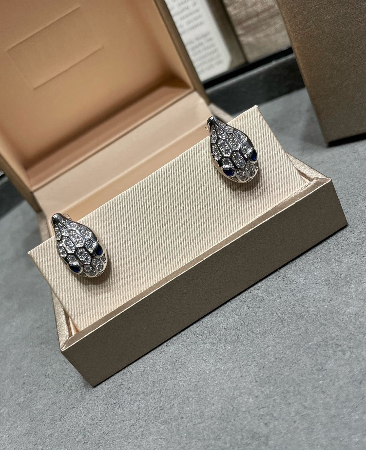 [AURORA]SERPENT DIAMOND STUD EARRINGS