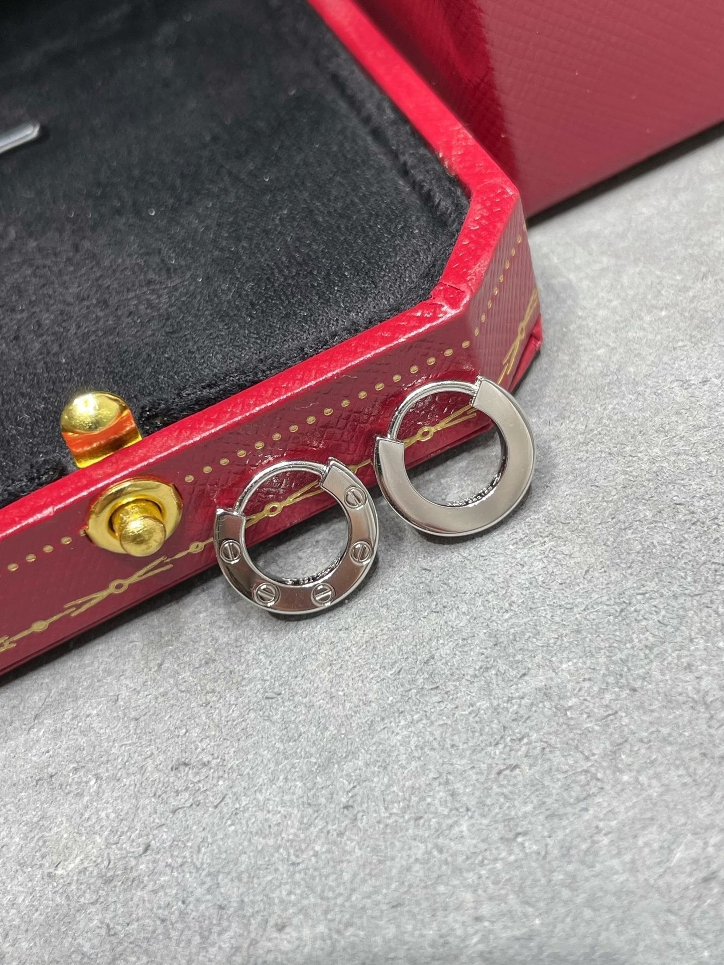 [AURORA]LOVE MINI EARRINGS