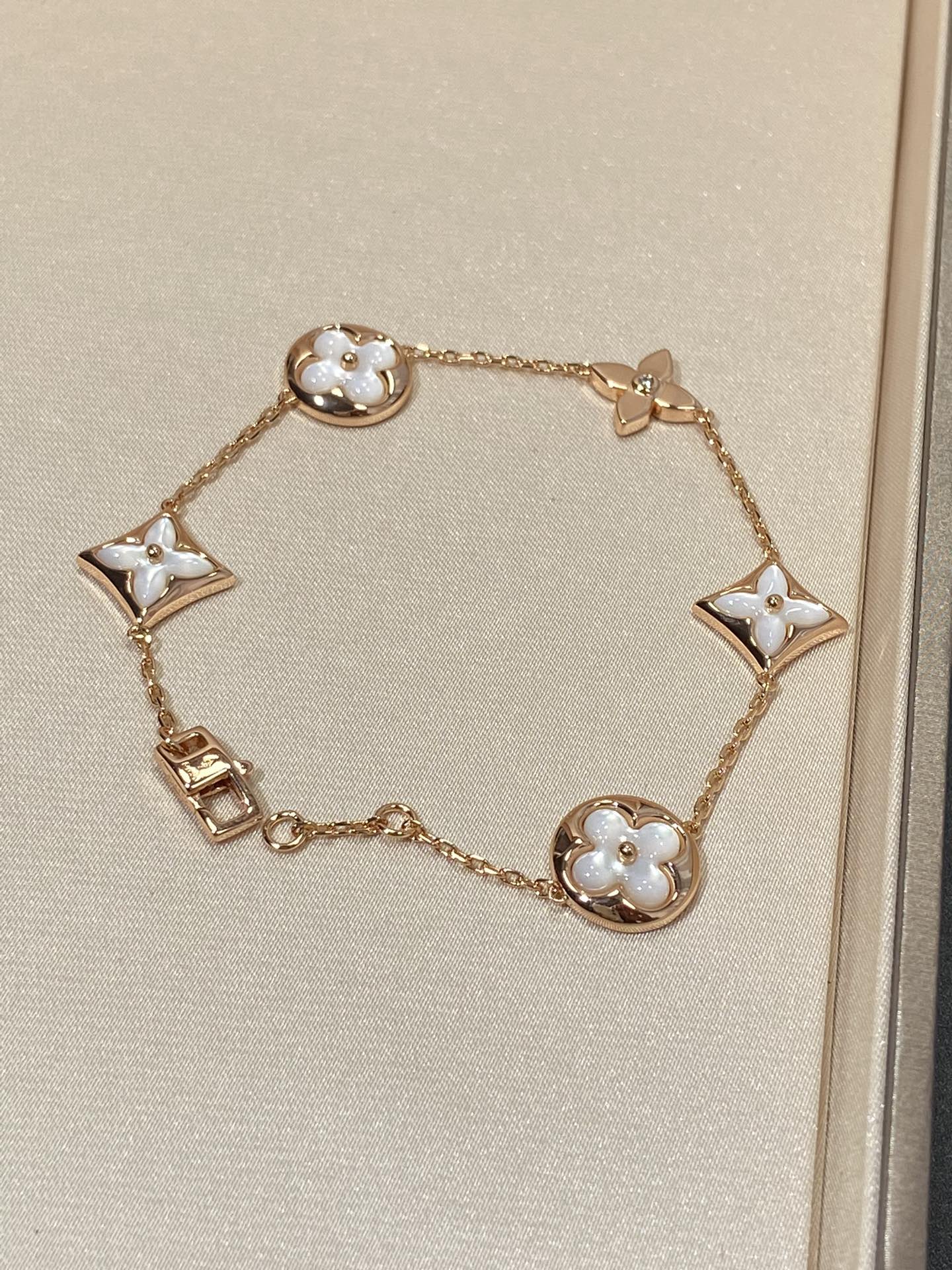 [AURORA]STAR AND SUN 5 MOTIF MOP PINK GOLD BRACELET