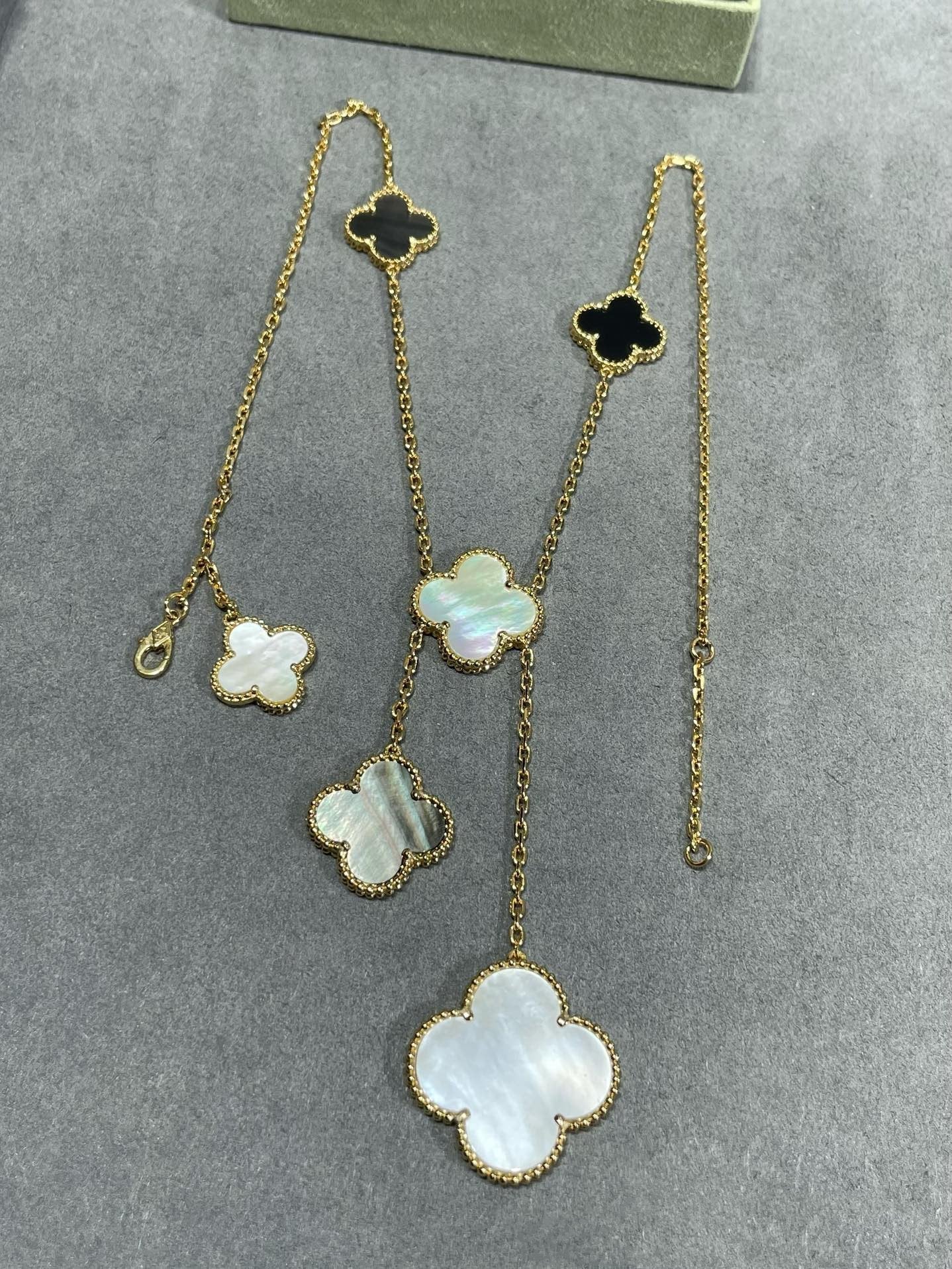 [AURORA]CLOVER 6 MOTIF MOP ONYX GOLD NECKLACE