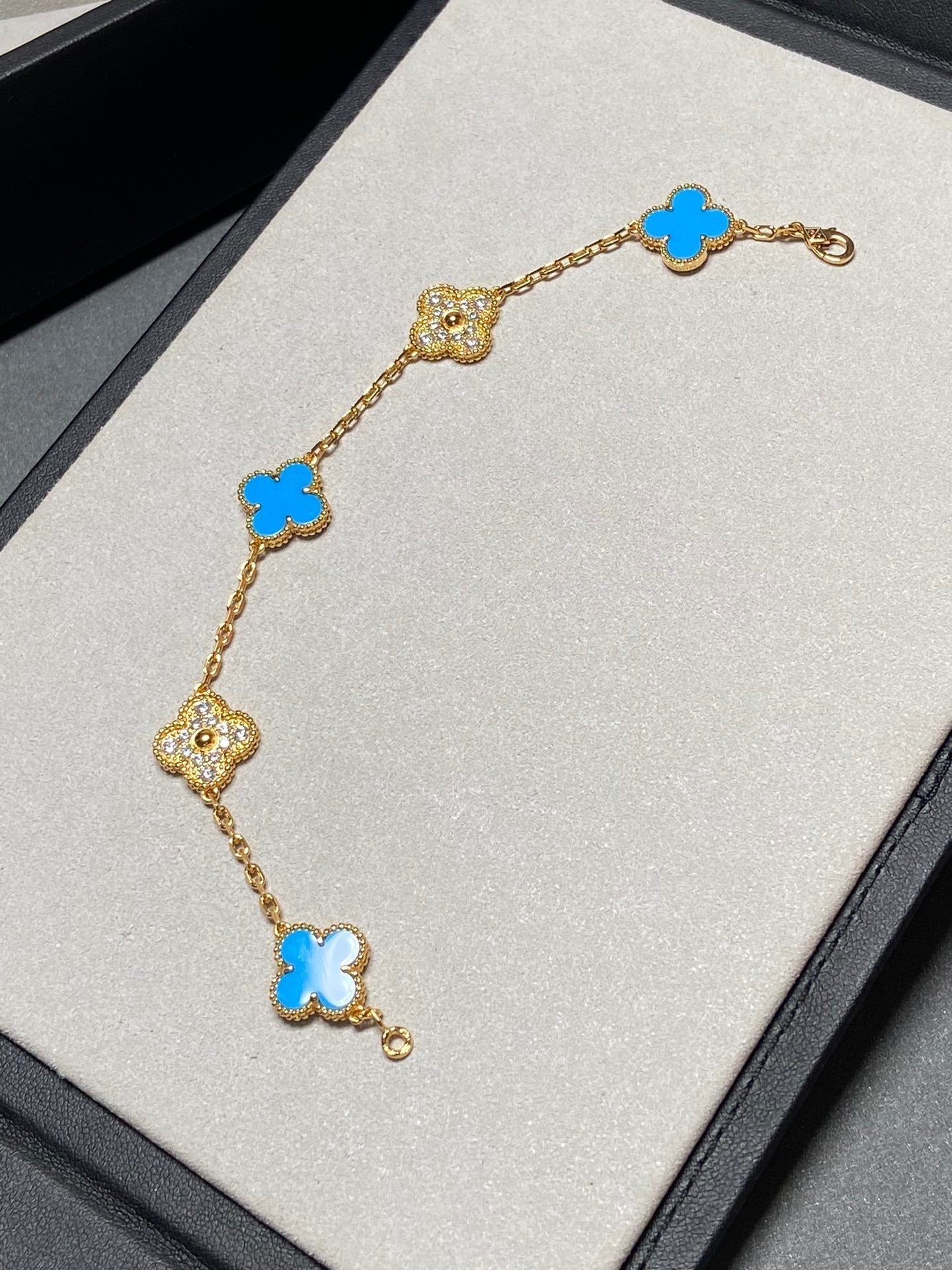 [AURORA]CLOVER 5 MOTIF BLUE CHALCEDONY DIAMOND GOLD BRACELET
