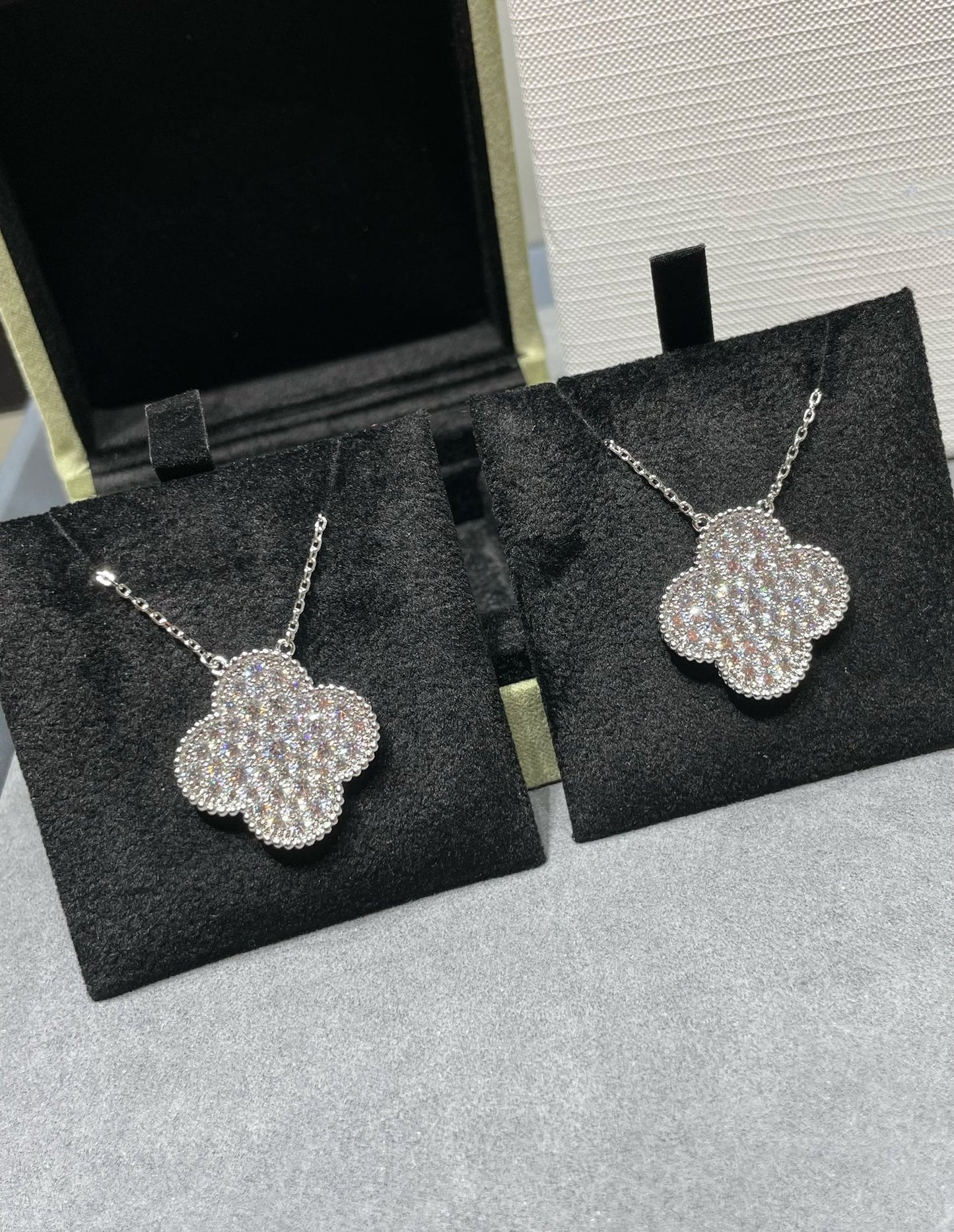[AURORA]CLOVER 25MM LARGE PENDANT DIAMOND PAVED SILVER NECKLACE