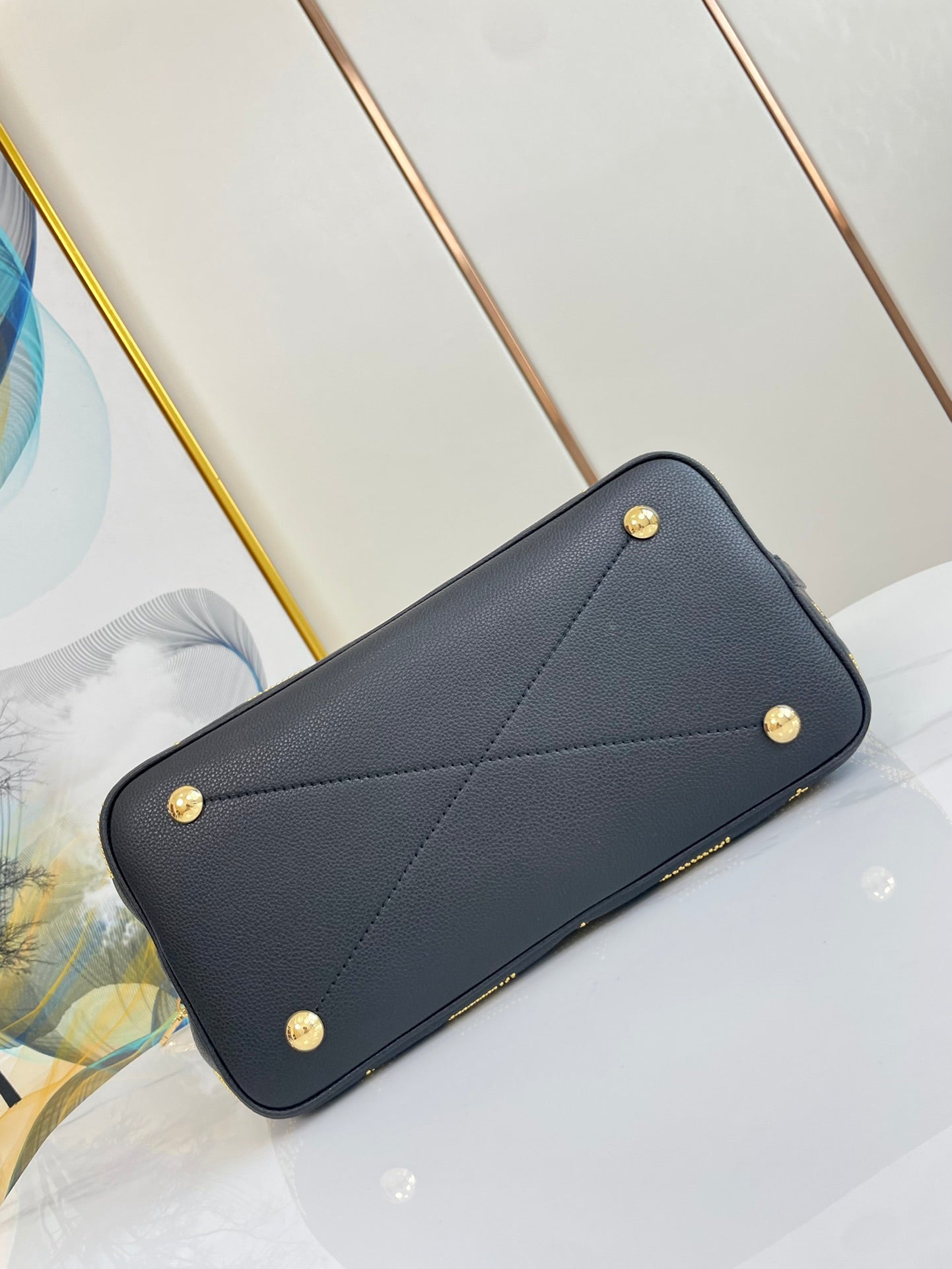 BLOSSOM MM 30 BLACK MAHINA CALFSKIN