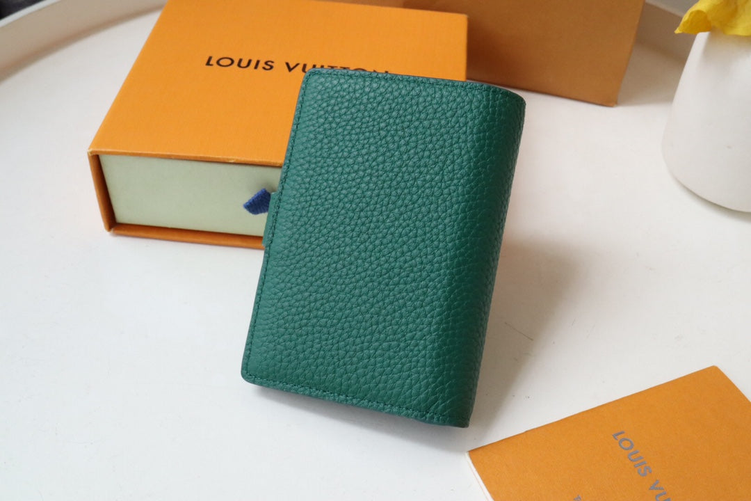 VERTICAL COMPACT WALLET GREEN CAPUCINES