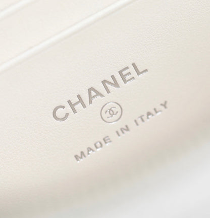 CC VANITY CASE 17 WHITE LAMBSKIN SILVER HARDWARE