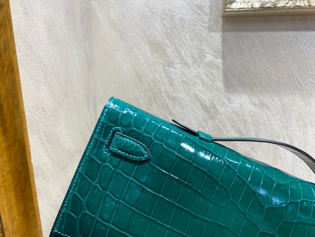 KELLY CUT 31 IN PINE GREEN SHINNY ALLIGATOR LEATHER WITH GOLD HARDWARE (MADE-TO-ODER)