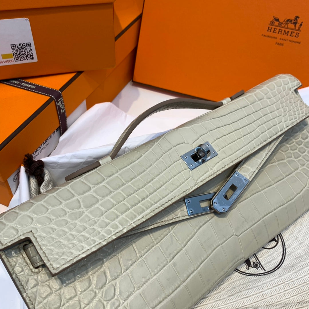 KELLY CUT 31 IN PEARL GRAY ALLIGATOR LEATHER WITH SILVER HARDWARE (MADE-TO-ODER)