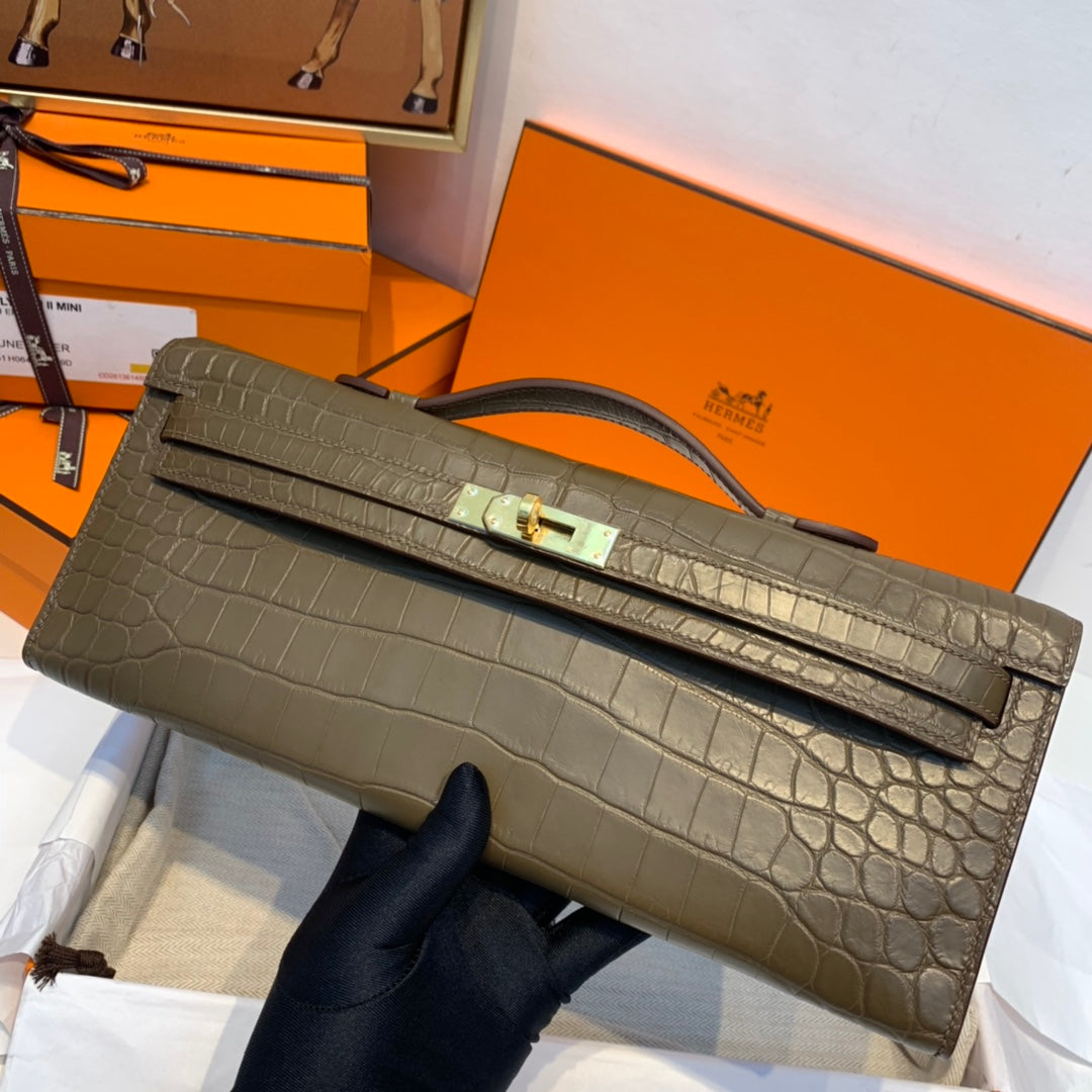 KELLY CUT 31 IN MOCHA BROWN ALLIGATOR LEATHER WITH GOLD HARDWARE (MADE-TO-ODER)