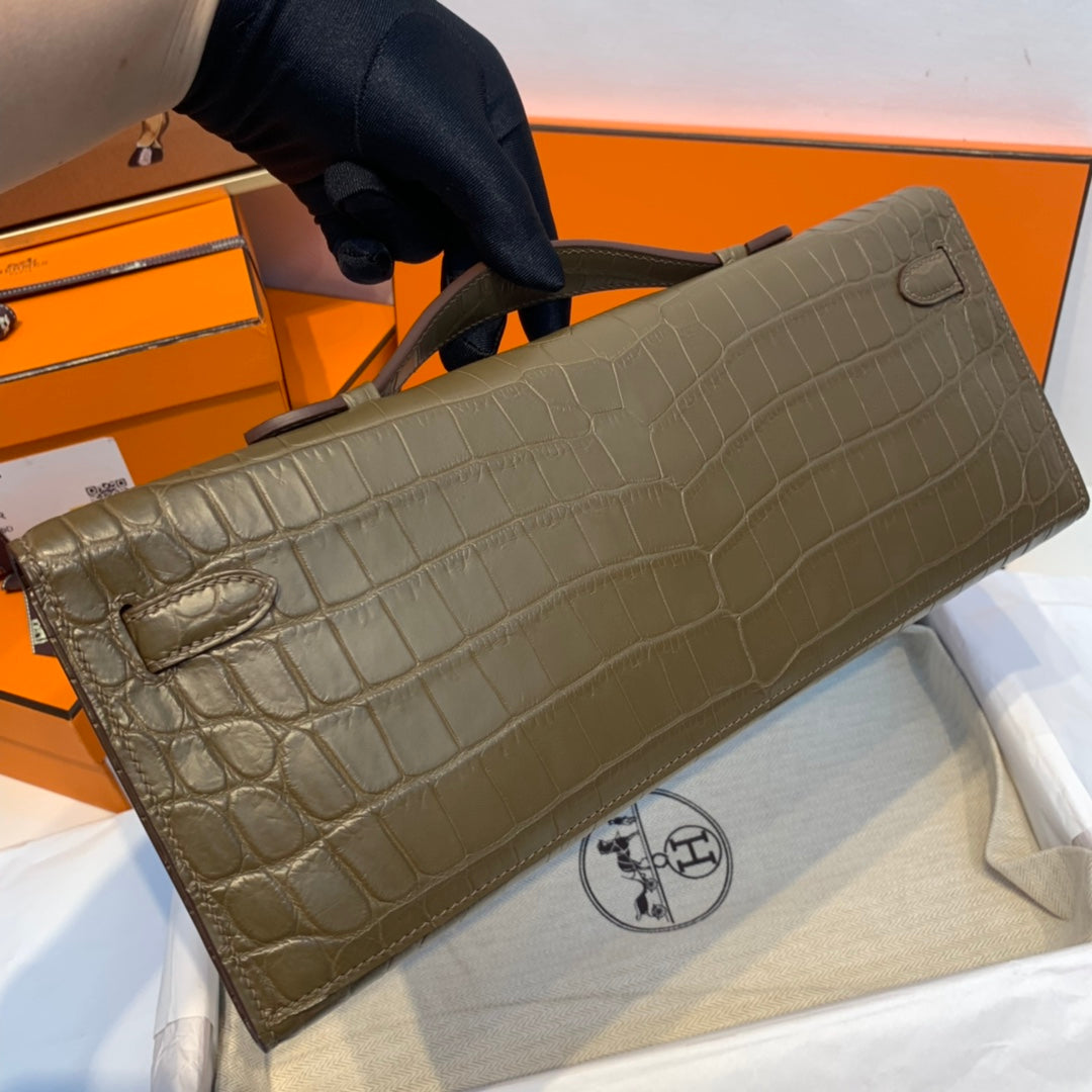 KELLY CUT 31 IN MOCHA BROWN ALLIGATOR LEATHER WITH GOLD HARDWARE (MADE-TO-ODER)