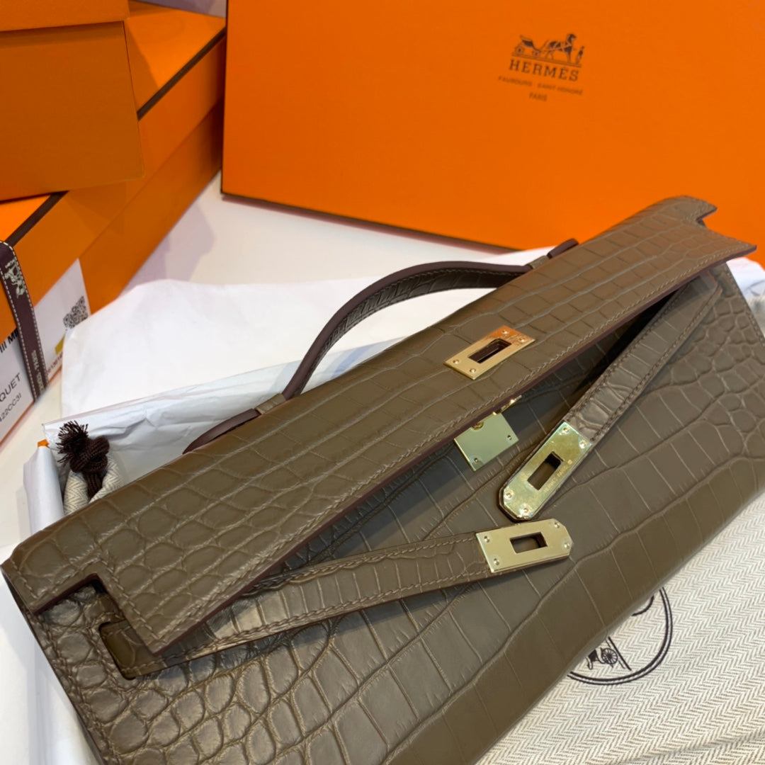 KELLY CUT 31 IN MOCHA BROWN ALLIGATOR LEATHER WITH GOLD HARDWARE (MADE-TO-ODER)