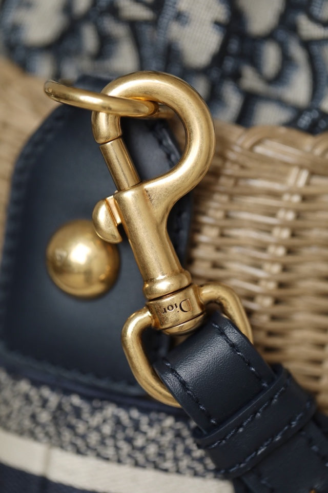 BUCKET BAG 19 IN BLACK OBLIQUE JACQUARD AND BEIGE WICKER