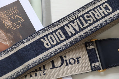 BUCKET BAG 19 IN BLACK OBLIQUE JACQUARD AND BEIGE WICKER