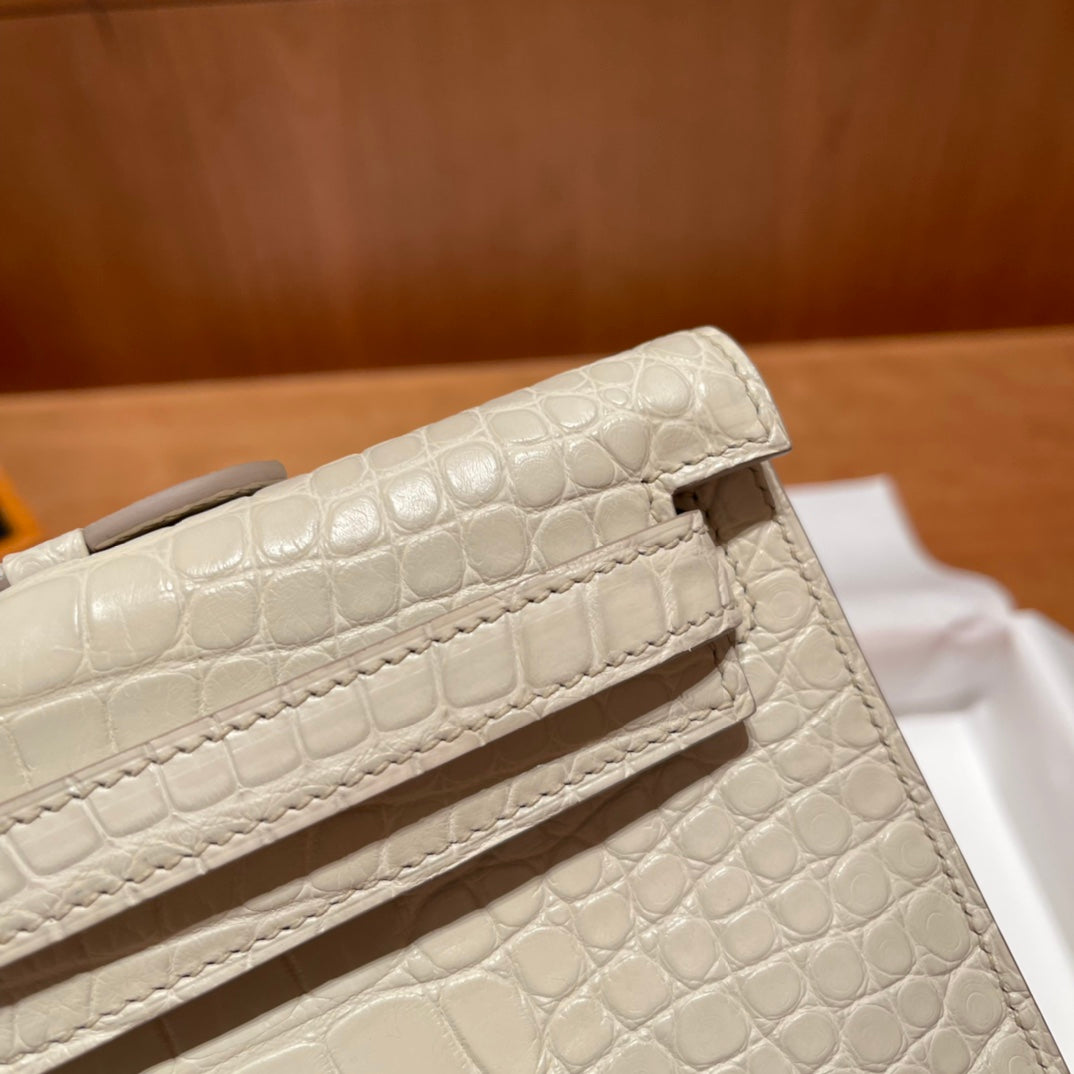 KELLY CUT 31 IN WHITE CREAM ALLIGATOR LEATHER WITH GOLD HARDWARE (MADE-TO-ODER)