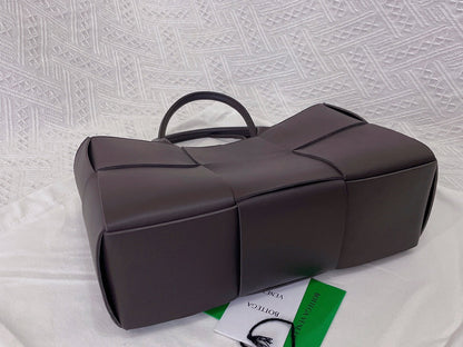 SMALL ARCO TOTE 30 IN MORTAR PURPLE LAMBSKIN