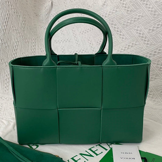 SMALL ARCO TOTE 30 IN GREEN PEA LAMBSKIN