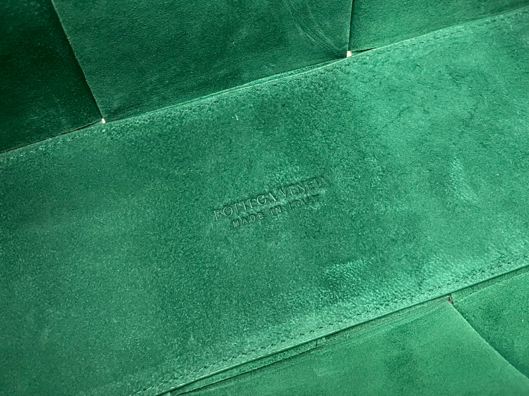 SMALL ARCO TOTE 30 IN GREEN PEA LAMBSKIN