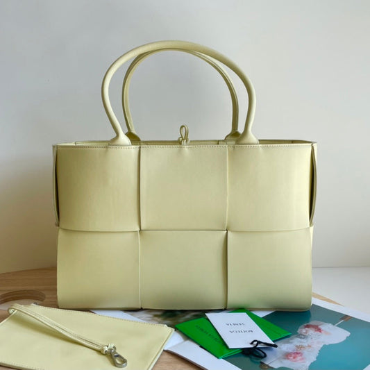 ARCO TOTE 36 IN PALE YELLOW CALFSKIN