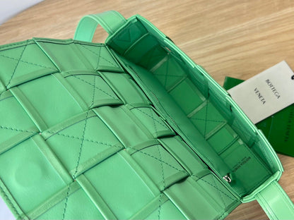 SMALL CASSETTE 23 IN LIGHT GREEN CALFSKIN