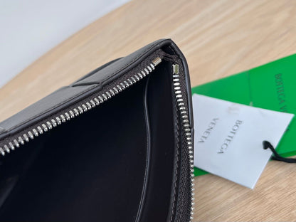 LARGE CASSETTE POUCH 35 IN BLACK CALFSKIN