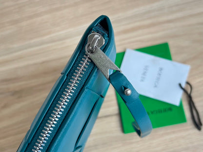 LARGE CASSETTE POUCH 35 IN LAGOON BLUE CALFSKIN