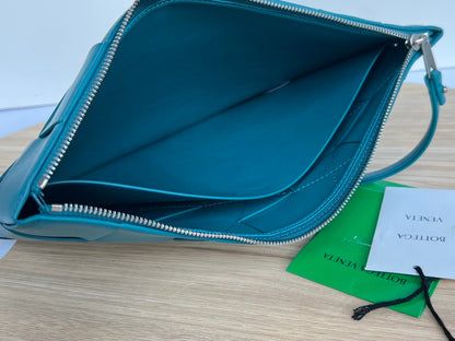 LARGE CASSETTE POUCH 35 IN LAGOON BLUE CALFSKIN