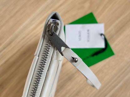 LARGE CASSETTE POUCH 35 IN WHITE CALFSKIN