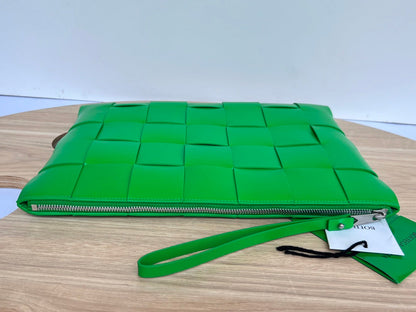 LARGE CASSETTE POUCH 35 IN MALACHITE GREEN CALFSKIN
