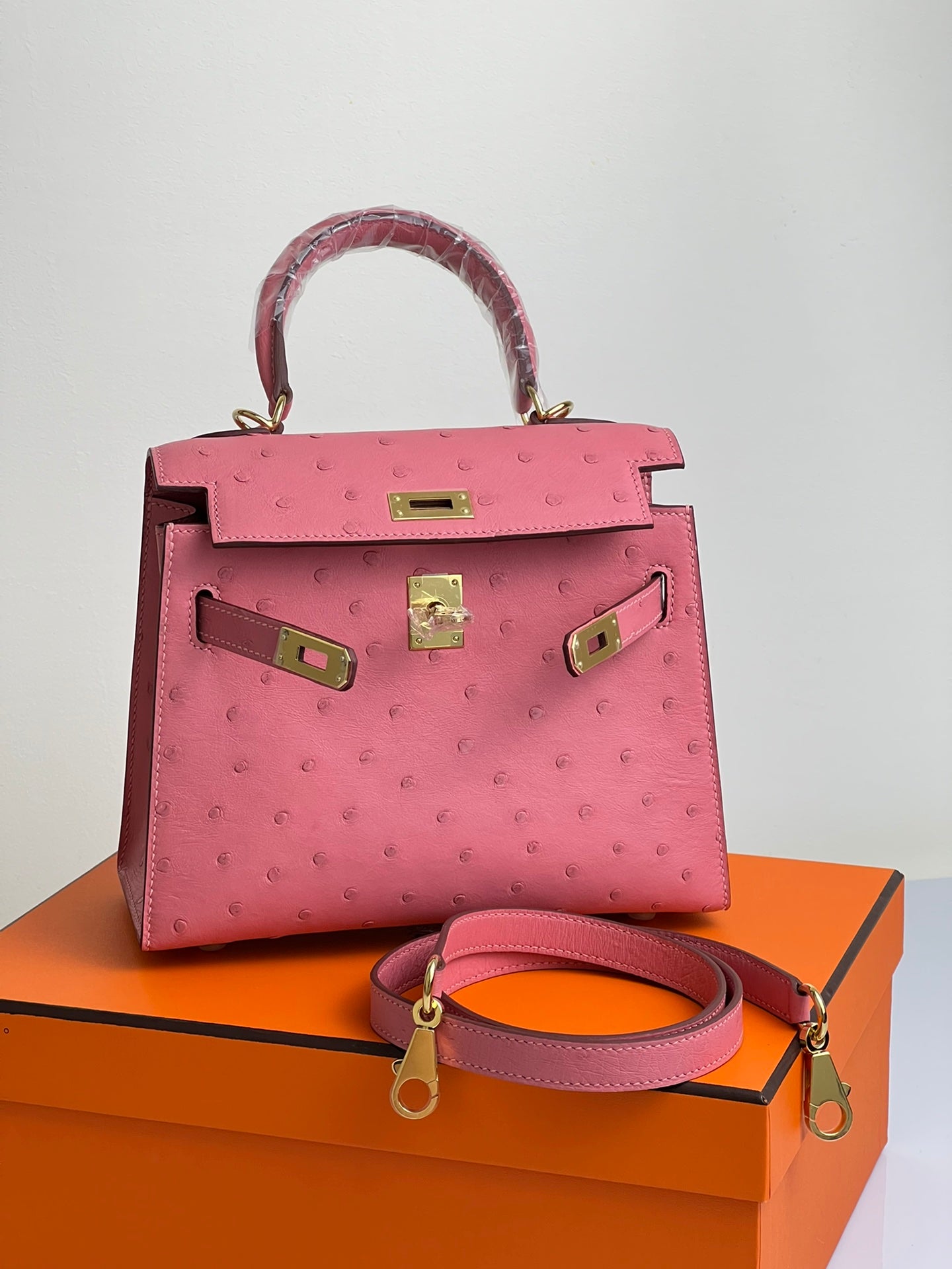 KELLY BAG 20 IN ROUGE PINK OSTRICH LEATHER WITH GOLD HARDWARE (MADE-TO-ODER)