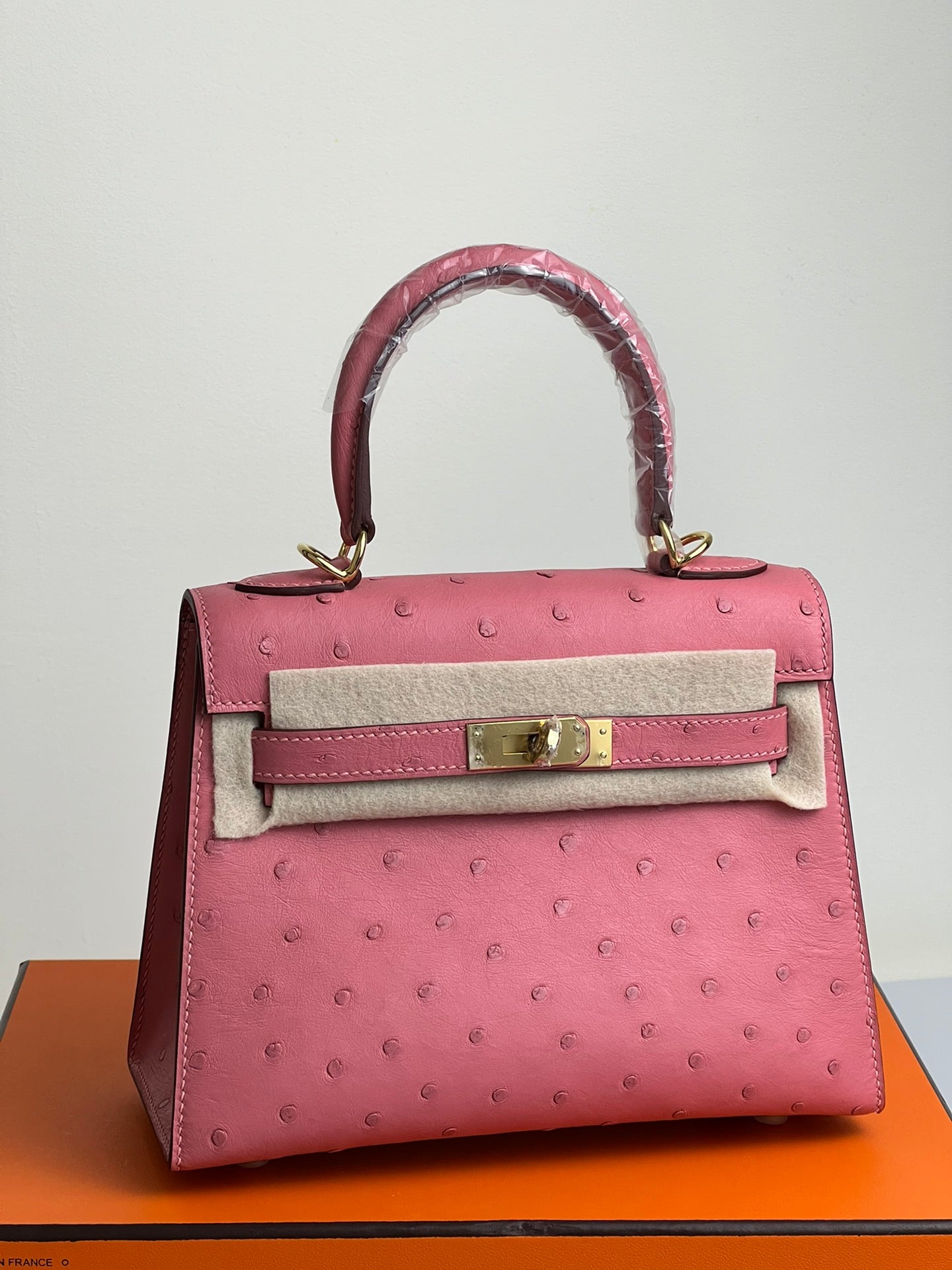 KELLY BAG 20 IN ROUGE PINK OSTRICH LEATHER WITH GOLD HARDWARE (MADE-TO-ODER)