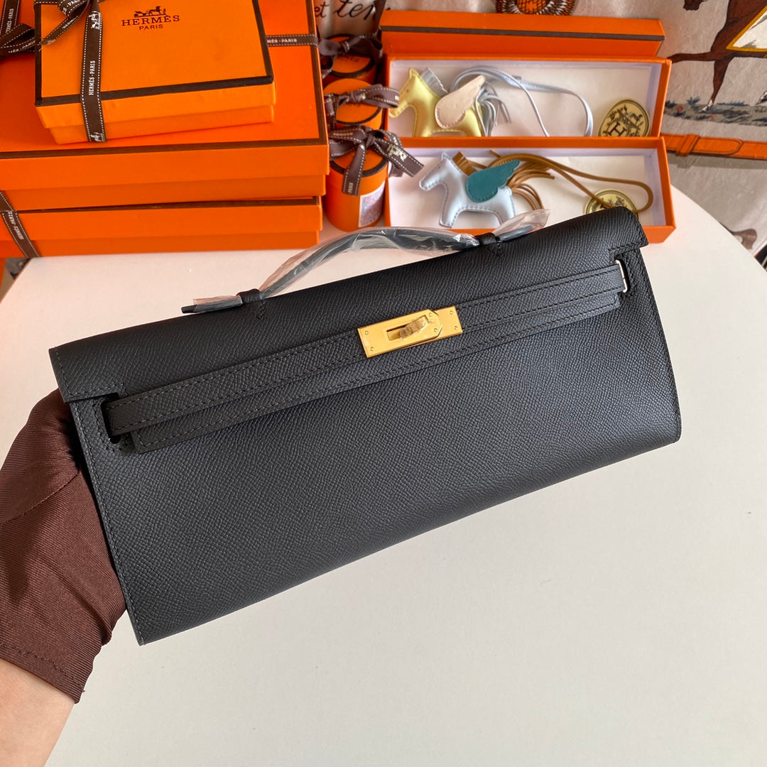 KELLY CUT 31 IN BLACK CALFSKIN WITH GOLD HARDWARE
