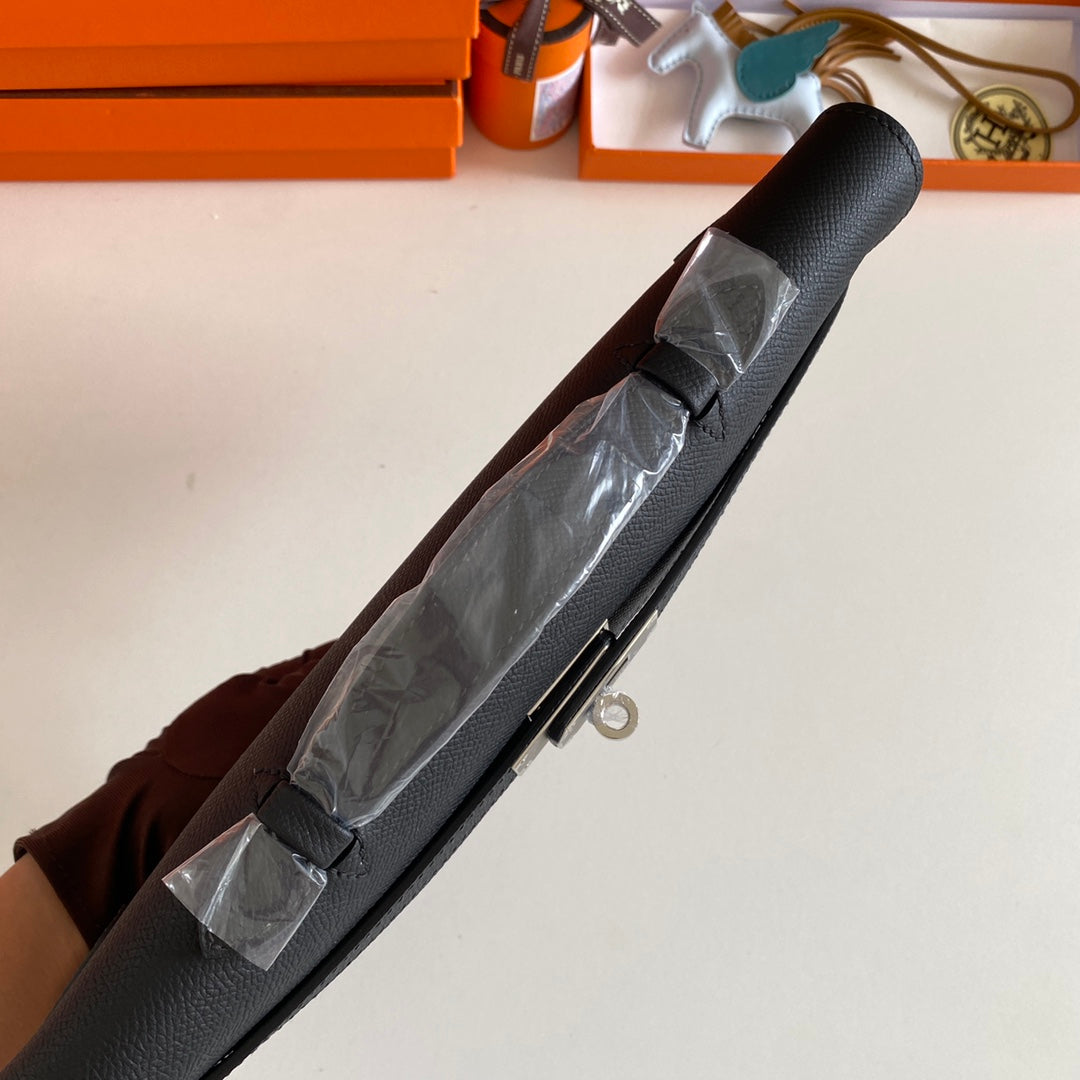 KELLY CUT 31 IN BLACK CALFSKIN WITH SILVER HARDWARE