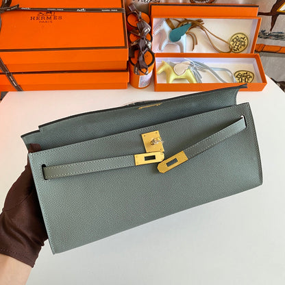 KELLY CUT 31 IN SEAFOAM GREEN CALFSKIN WITH GOLD HARDWARE