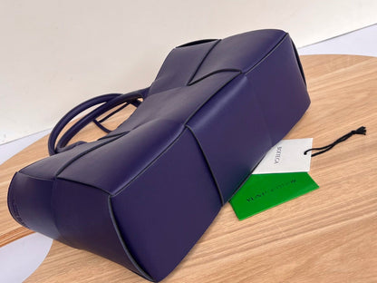 SMALL ARCO TOTE 30 IN EAST BAY PURPLE LAMBSKIN