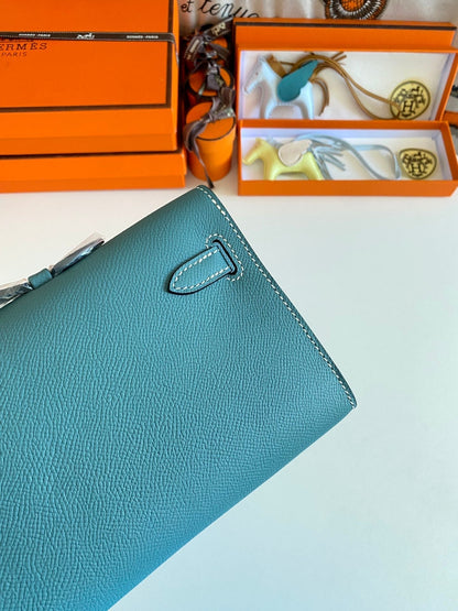 KELLY CUT 31 IN AZURE BLUE CALFSKIN WITH GOLD HARDWARE