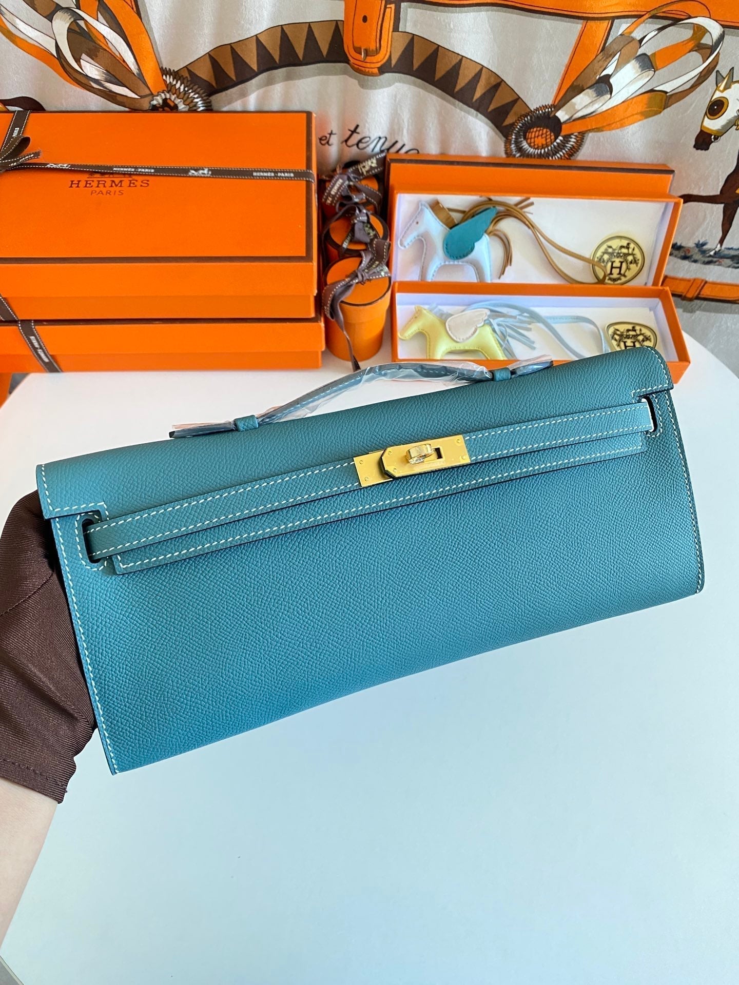 KELLY CUT 31 IN AZURE BLUE CALFSKIN WITH GOLD HARDWARE