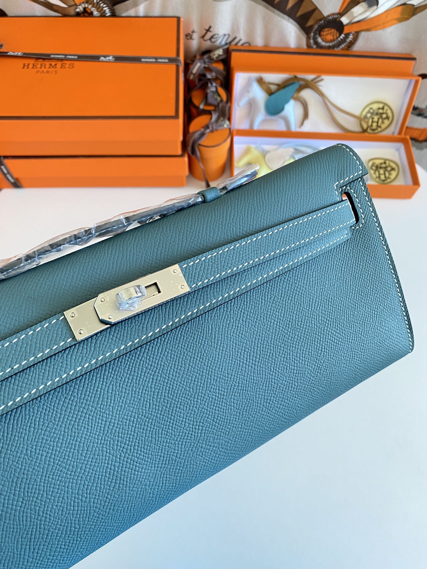 KELLY CUT 31 IN AZURE BLUE CALFSKIN WITH SILVER HARDWARE