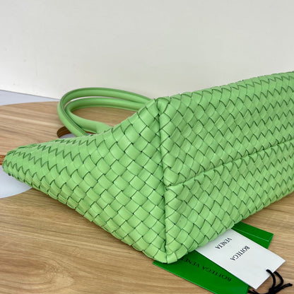 SMALL CABAT 32 IN LIGHT GREEN LAMBSKIN