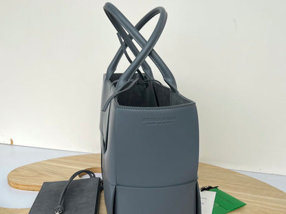 ARCO TOTE 36 IN TROUT GRAY CALFSKIN