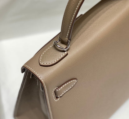 KELLY 28CM IN ETOUPE EPSOM CALFSKIN GOLD HARDWARE