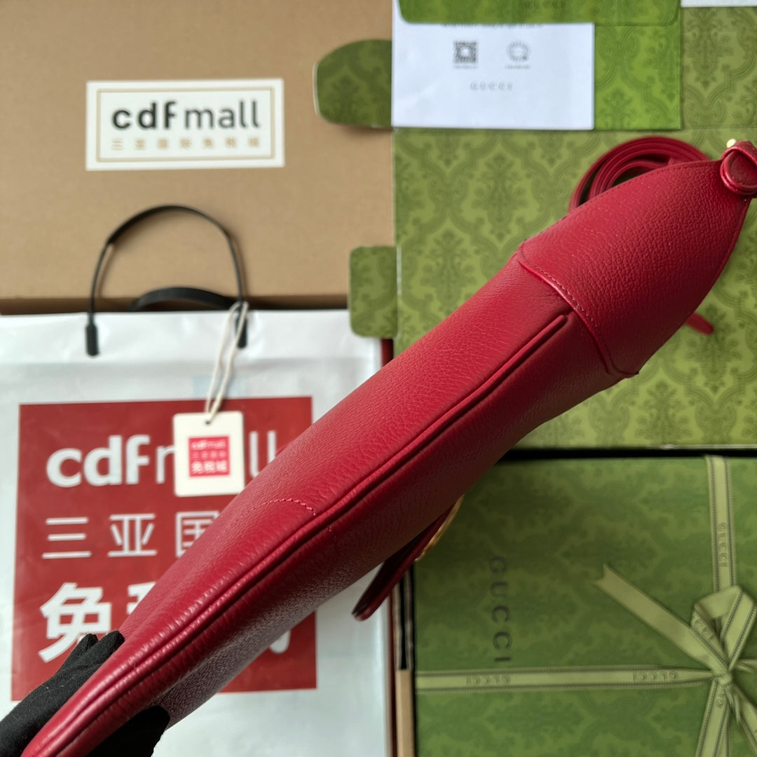 MEDIUM SHOULDER BAG 39 IN RED CALFSKIN GOLD HARDWARE