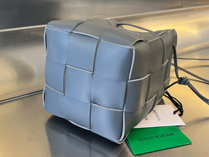 SMALL CASSETTE BUCKET 18 IN DAVY'S GRAY CALFSKIN