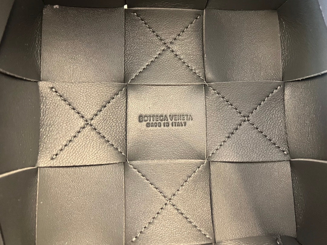 SMALL CASSETTE BUCKET 18 IN DAVY'S GRAY CALFSKIN