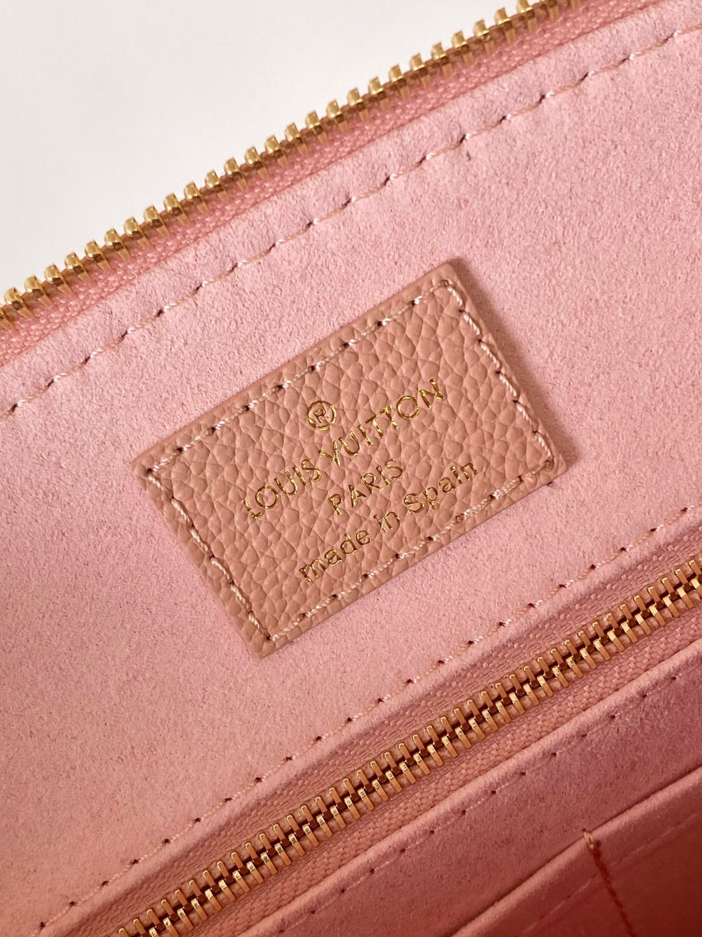 PETIT PALAIS PM LARGE SHOULDER BAG 34 IN PINK EMBOSSED COWHIDE GOLD-TONE HARDWARE