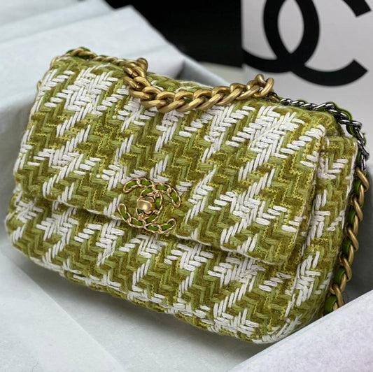 SMALL FLAP BAG 26 IN LIGHT GREEN MIX WHITE TWEED SILVER AND GOLD CHAIN