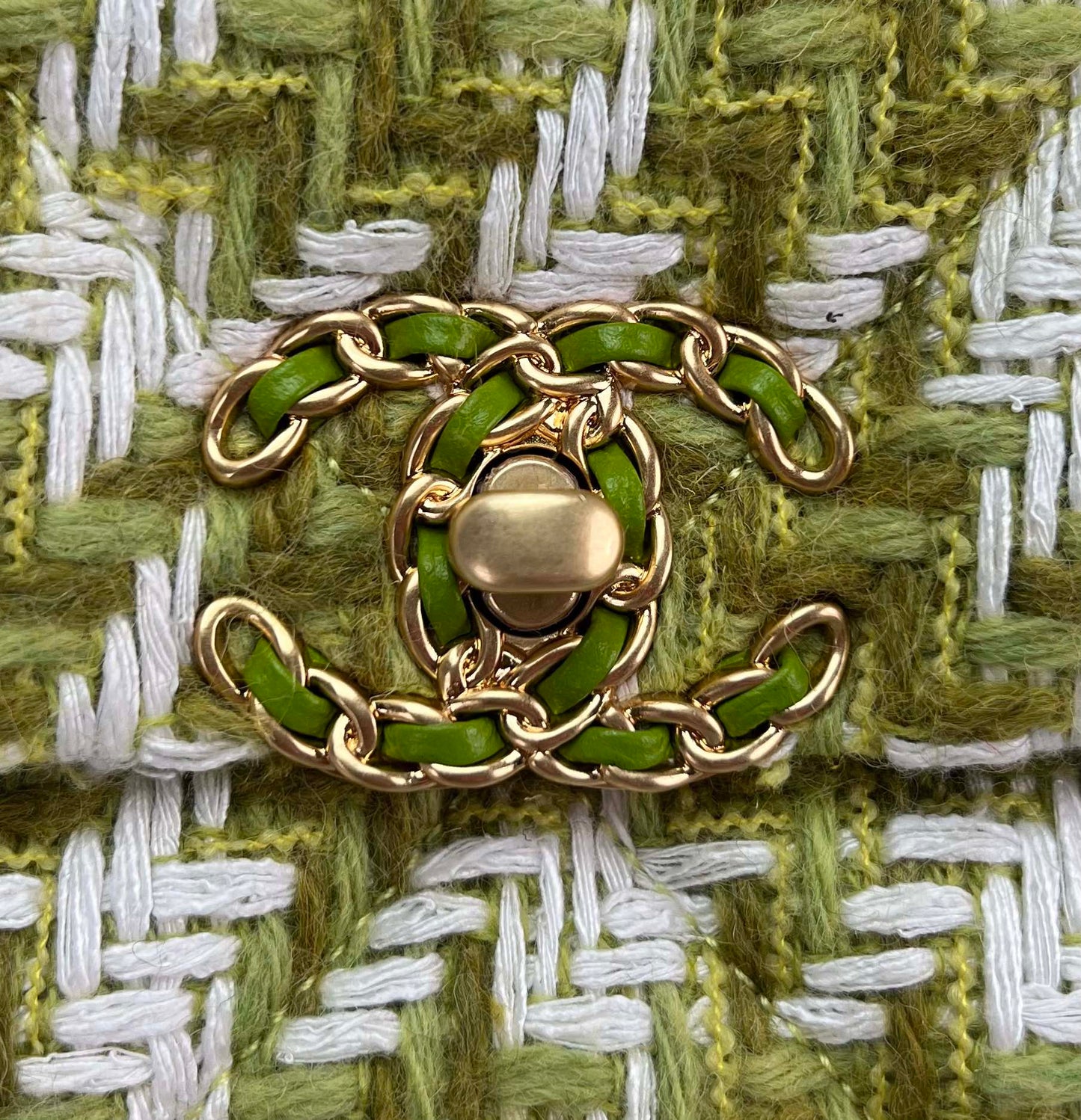 SMALL FLAP BAG 26 IN LIGHT GREEN MIX WHITE TWEED SILVER AND GOLD CHAIN