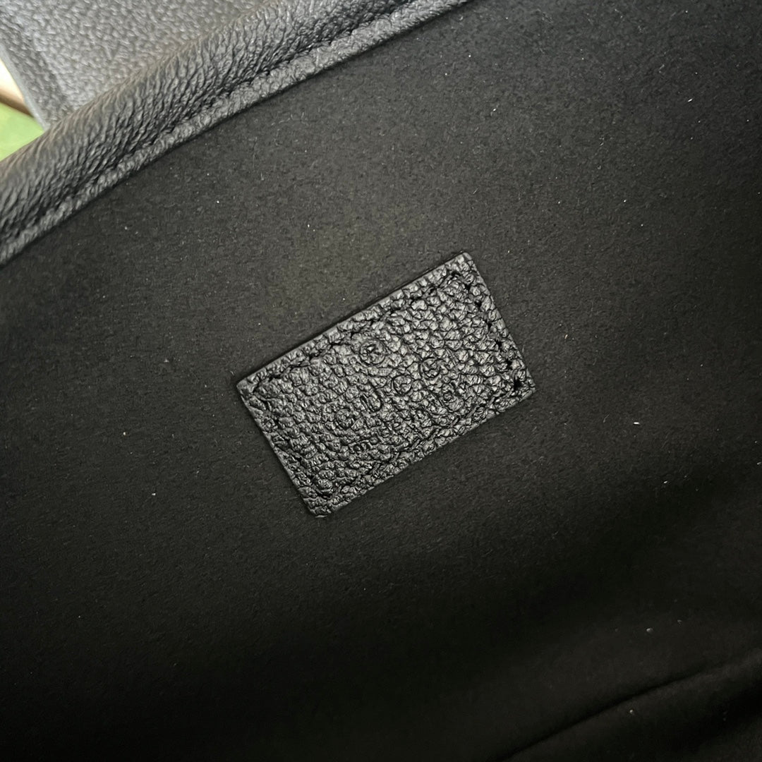 APHRODITE SMALL SHOULDER BAG 27 IN BLACK CALFSKIN GOLD HARDWARE